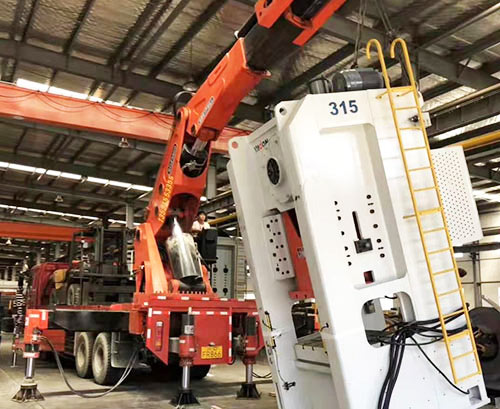 南通通州附近随车吊出租，轻松解决运输难题