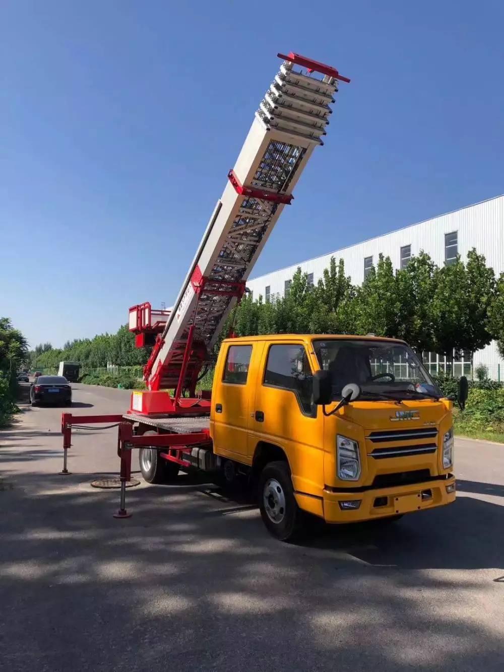 南通通州附近的云梯车出租服务：轻松解决高空作业需求